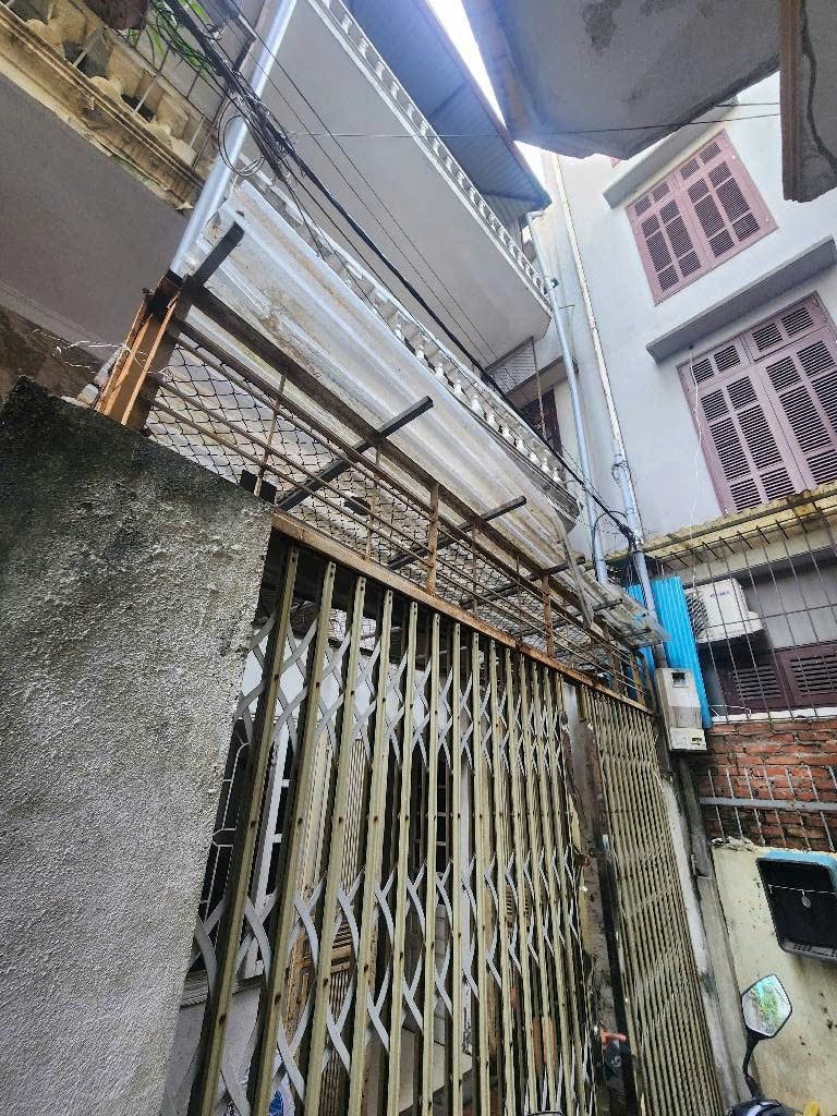Nhà gần phố Nguyễn Văn Cừ, sổ 58m², MT 4,3m, 3 tầng + lửng, 3 phòng ngủ – 5 phút sang phố cổ - ảnh 4