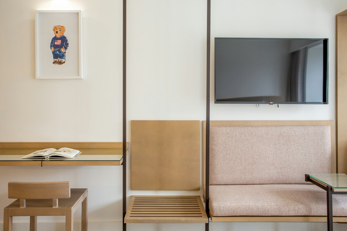 Cho thuê căn hộ 2 phòng ngủ 55m² full đồ phố Ái Mộ, Long Biên
